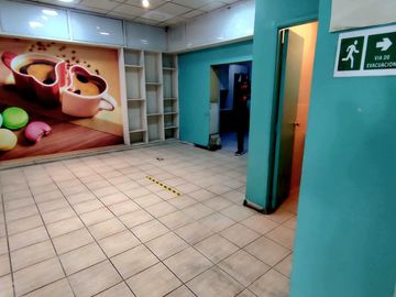LOCAL COMERCIAL CERCANO A LA MONEDA .Precio Bajo Tasación
