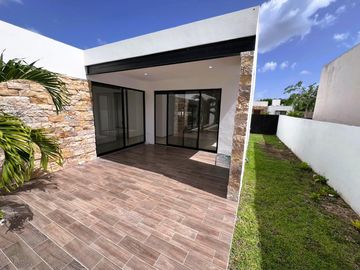 Casa de una planta , en privada con amenidades, Zona Country club