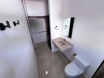 Casa de una planta , en privada con amenidades, Zona Country club