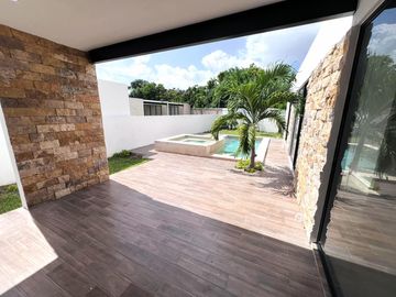 Casa de una planta , en privada con amenidades, Zona Country club