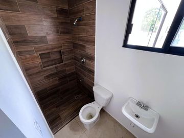 Casa de una planta , en privada con amenidades, Zona Country club