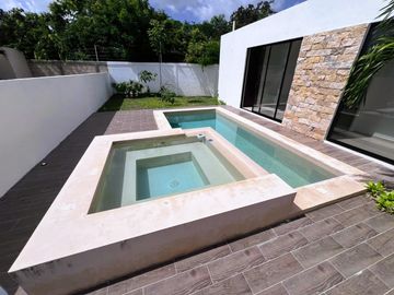 Casa de una planta , en privada con amenidades, Zona Country club