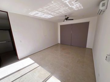 Casa de una planta , en privada con amenidades, Zona Country club