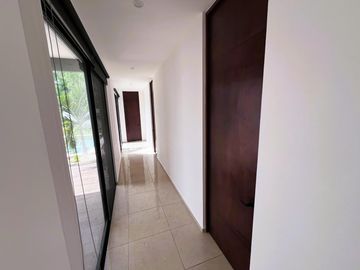 Casa de una planta , en privada con amenidades, Zona Country club