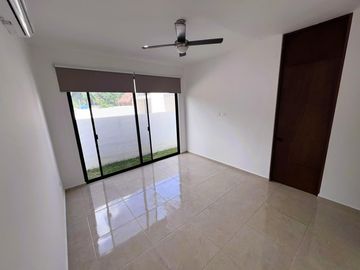 Casa de una planta , en privada con amenidades, Zona Country club