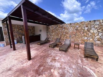 Casa de una planta , en privada con amenidades, Zona Country club