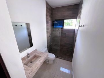 Casa de una planta , en privada con amenidades, Zona Country club