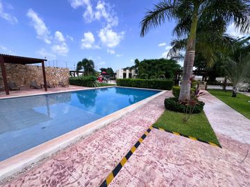 Casa de una planta , en privada con amenidades, Zona Country club