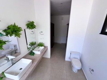 Casa de una planta , en privada con amenidades, Zona Country club