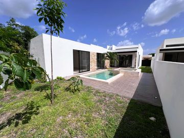 Casa de una planta , en privada con amenidades, Zona Country club