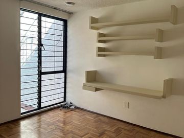 Se renta hermosa y segura casa recientemente renovada en la colonia Portales Sur