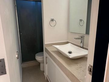 Se renta hermosa y segura casa recientemente renovada en la colonia Portales Sur