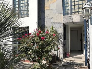 Se renta hermosa y segura casa recientemente renovada en la colonia Portales Sur