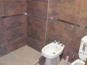 DEPARTAMENTO EN BARRIO VILLA DOMINGUEZ. DOS DORMITORIOS. COCHERA. BALCÓN. A ESTRENAR. PILETA