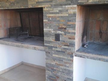 DEPARTAMENTO EN BARRIO VILLA DOMINGUEZ. DOS DORMITORIOS. COCHERA. BALCÓN. A ESTRENAR. PILETA