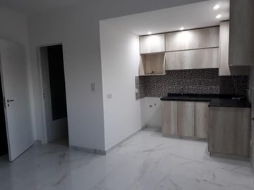 2 AMB. A ESTRENAR, ENTREGA INMEDIATA. MUY BUENA UBICACIÓN. LANUS O.
