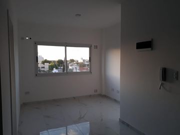 2 AMB. A ESTRENAR, ENTREGA INMEDIATA. MUY BUENA UBICACIÓN. LANUS O.