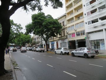 EXCELENTE MONOAMBIENTE, BALCON, FULL AMENITIES, APTO PROFESIONAL