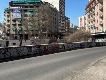 MODERNA OFICINA CON RECEPCIÓN, PRIVADO Y  1 BAÑO EN STGO