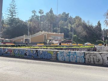 MODERNA OFICINA CON RECEPCIÓN, PRIVADO Y  1 BAÑO EN STGO