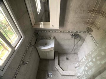 Chalet en muy buen estado - Carlos Diehl 2050, Longchamps.