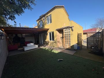IMPECABLE CASA EN VENTA, CON GRAN TERRENO Y POTENCIAL