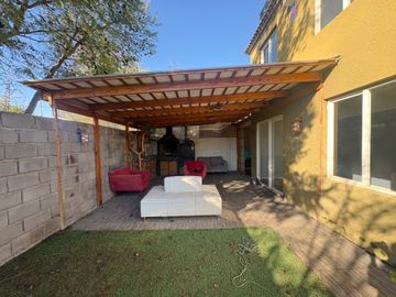 IMPECABLE CASA EN VENTA, CON GRAN TERRENO Y POTENCIAL