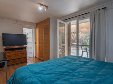 CASA CON GRAN POTENCIAL EN TOMÁS MORO CON COLÓN LAS CONDES