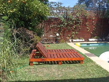 CASA DE 2 PISOS EN GERONA, CHILLÁN CON PISCINA Y QUINCHO