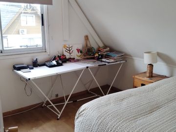CASA DE 2 PISOS EN GERONA, CHILLÁN CON PISCINA Y QUINCHO