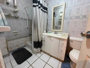 SE VENDE AMPLIA CASA SOLO AL CONTADO 122M2