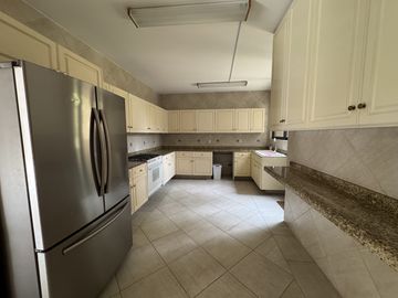 CASA EN VENTA CON ALBERCA PARA ACTUALIZAR OPORTUNIDAD - SIERRA GUADARRAMA- LOMAS