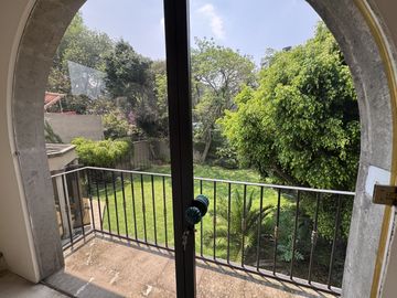 CASA EN VENTA CON ALBERCA PARA ACTUALIZAR OPORTUNIDAD - SIERRA GUADARRAMA- LOMAS