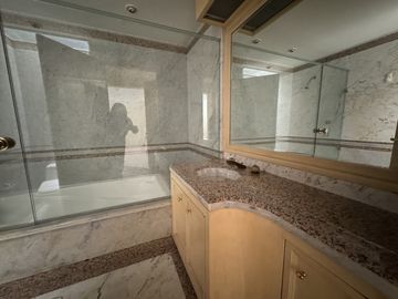 CASA EN VENTA CON ALBERCA PARA ACTUALIZAR OPORTUNIDAD - SIERRA GUADARRAMA- LOMAS