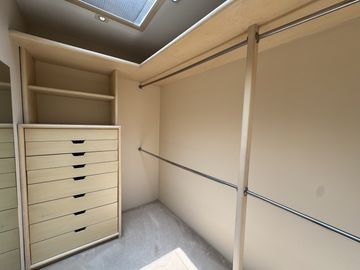 CASA EN VENTA CON ALBERCA PARA ACTUALIZAR OPORTUNIDAD - SIERRA GUADARRAMA- LOMAS
