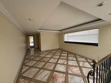 CASA EN VENTA CON ALBERCA PARA ACTUALIZAR OPORTUNIDAD - SIERRA GUADARRAMA- LOMAS