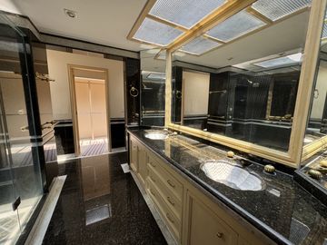 CASA EN VENTA CON ALBERCA PARA ACTUALIZAR OPORTUNIDAD - SIERRA GUADARRAMA- LOMAS