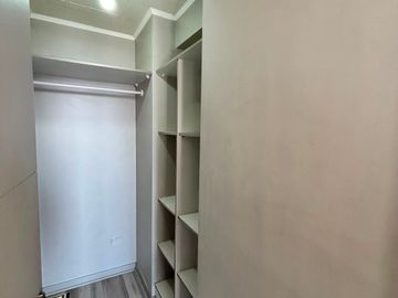AMPLIO, LUMINOSO Y BIEN CONECTADO DEPARTAMENTO