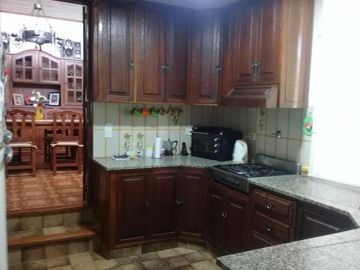 Excelente propiedad 5 amb en el barrio parque sur horeis con lote de 20 x 25 parque y pileta