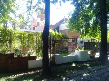 Excelente propiedad 5 amb en el barrio parque sur horeis con lote de 20 x 25 parque y pileta