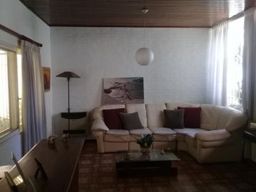 Excelente propiedad 5 amb en el barrio parque sur horeis con lote de 20 x 25 parque y pileta