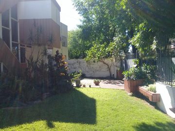 Excelente propiedad 5 amb en el barrio parque sur horeis con lote de 20 x 25 parque y pileta