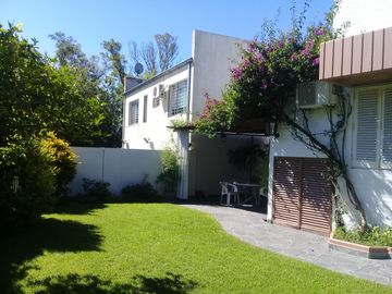 Excelente propiedad 5 amb en el barrio parque sur horeis con lote de 20 x 25 parque y pileta