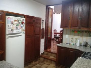 Excelente propiedad 5 amb en el barrio parque sur horeis con lote de 20 x 25 parque y pileta