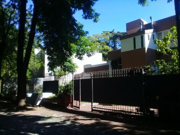 Excelente propiedad 5 amb en el barrio parque sur horeis con lote de 20 x 25 parque y pileta