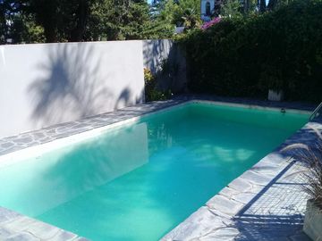 Excelente propiedad 5 amb en el barrio parque sur horeis con lote de 20 x 25 parque y pileta