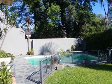 Excelente propiedad 5 amb en el barrio parque sur horeis con lote de 20 x 25 parque y pileta