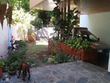 Excelente propiedad 5 amb en el barrio parque sur horeis con lote de 20 x 25 parque y pileta