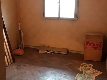 VENTA. Departamento 3 ambientes. A mejorar. Centro Comercial. Villa Celina.