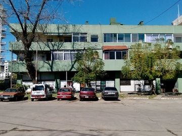 VENTA. Departamento 3 ambientes. A mejorar. Centro Comercial. Villa Celina.